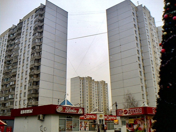 Торговый пятачок на перекрестке ул. Щорса и Солнцевского проспекта